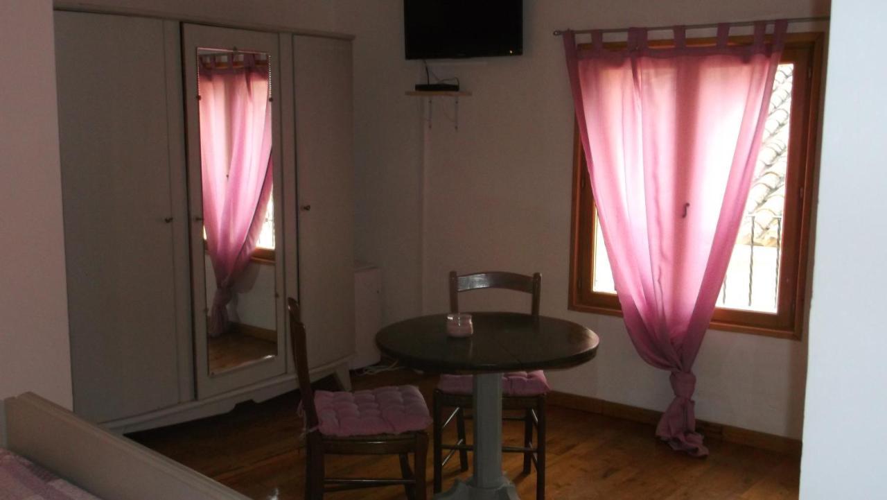 Bed and Breakfast La Grange d'Antan Cruzy Exterior foto